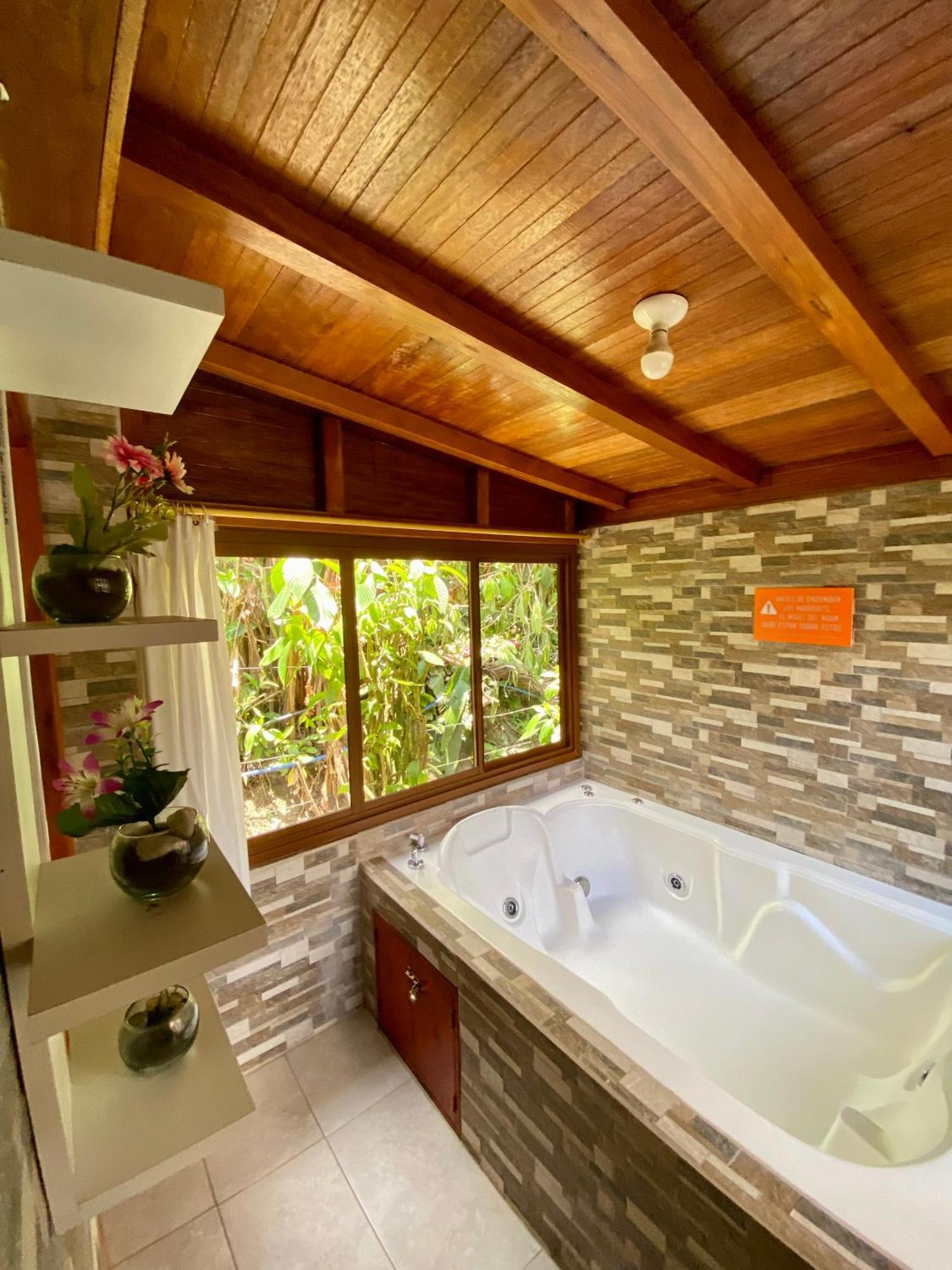 Hosteria Arasari Mindo Luaran gambar